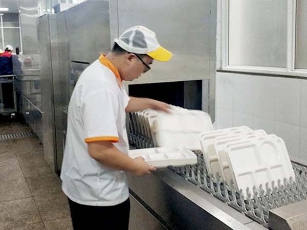用學校食堂洗碗機清洗餐具真的能清洗干凈嗎?-美潔爾
